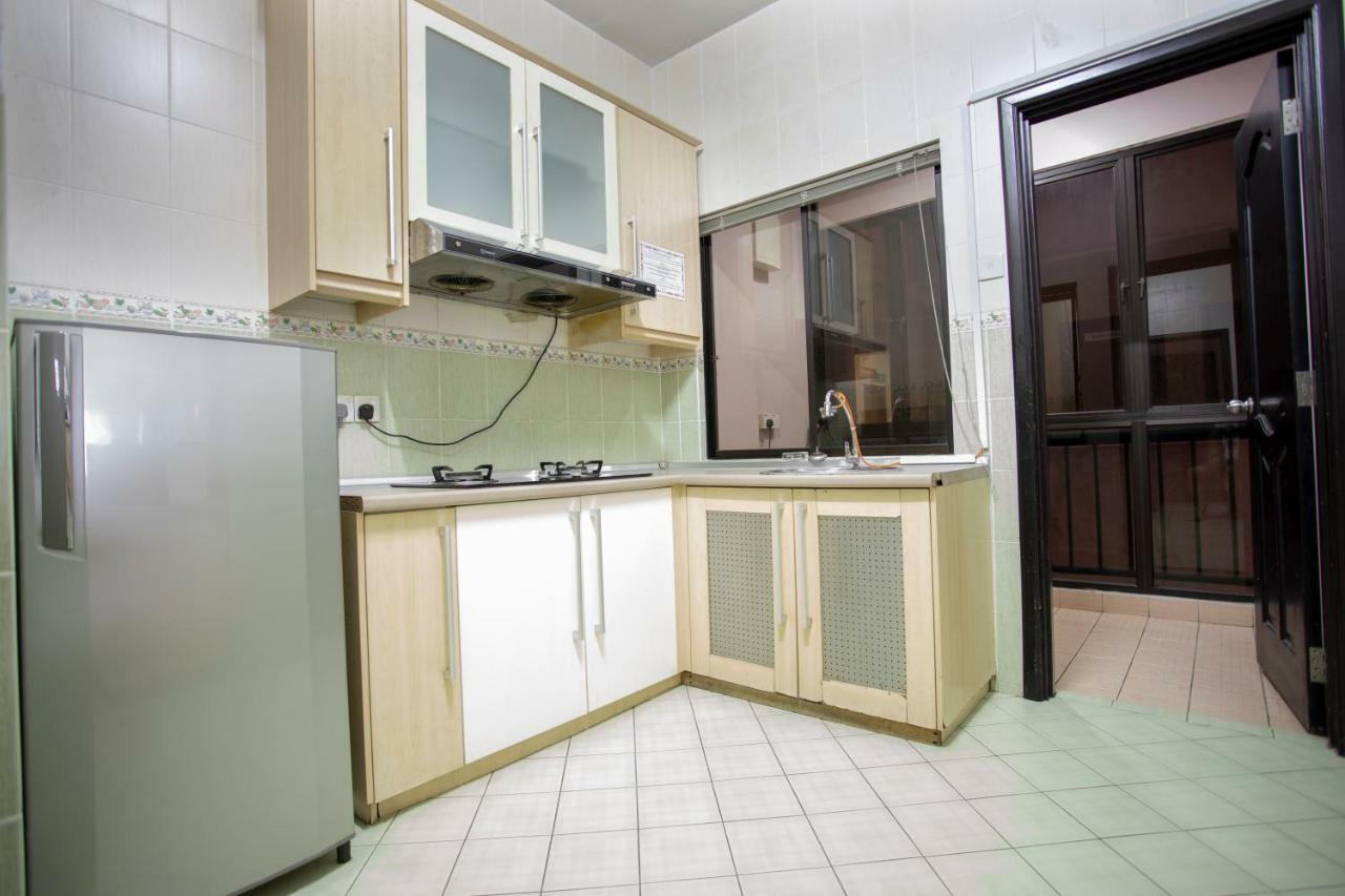 Marina Court Resort Kota Kinabalu-Stay And Get Cash Rebate Exteriör bild